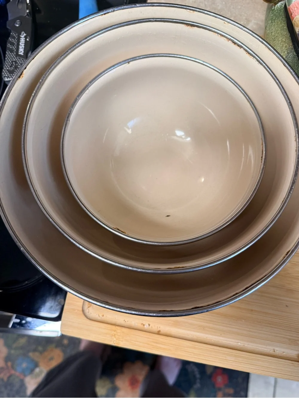 Vintage Cream Ceramic Mixing Bowl with Duck and Ribbon Motif